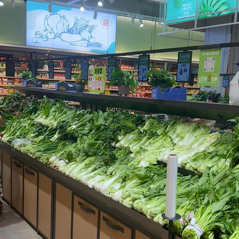 Lighting in the vegetable section helps keep fresh vegetables more juicy and tender.
